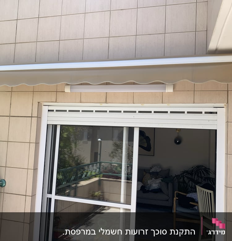סוכך חיצוני בצבע בז